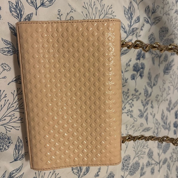 Elegant Beige Leather Shoulder Bag - Picture 4 of 5